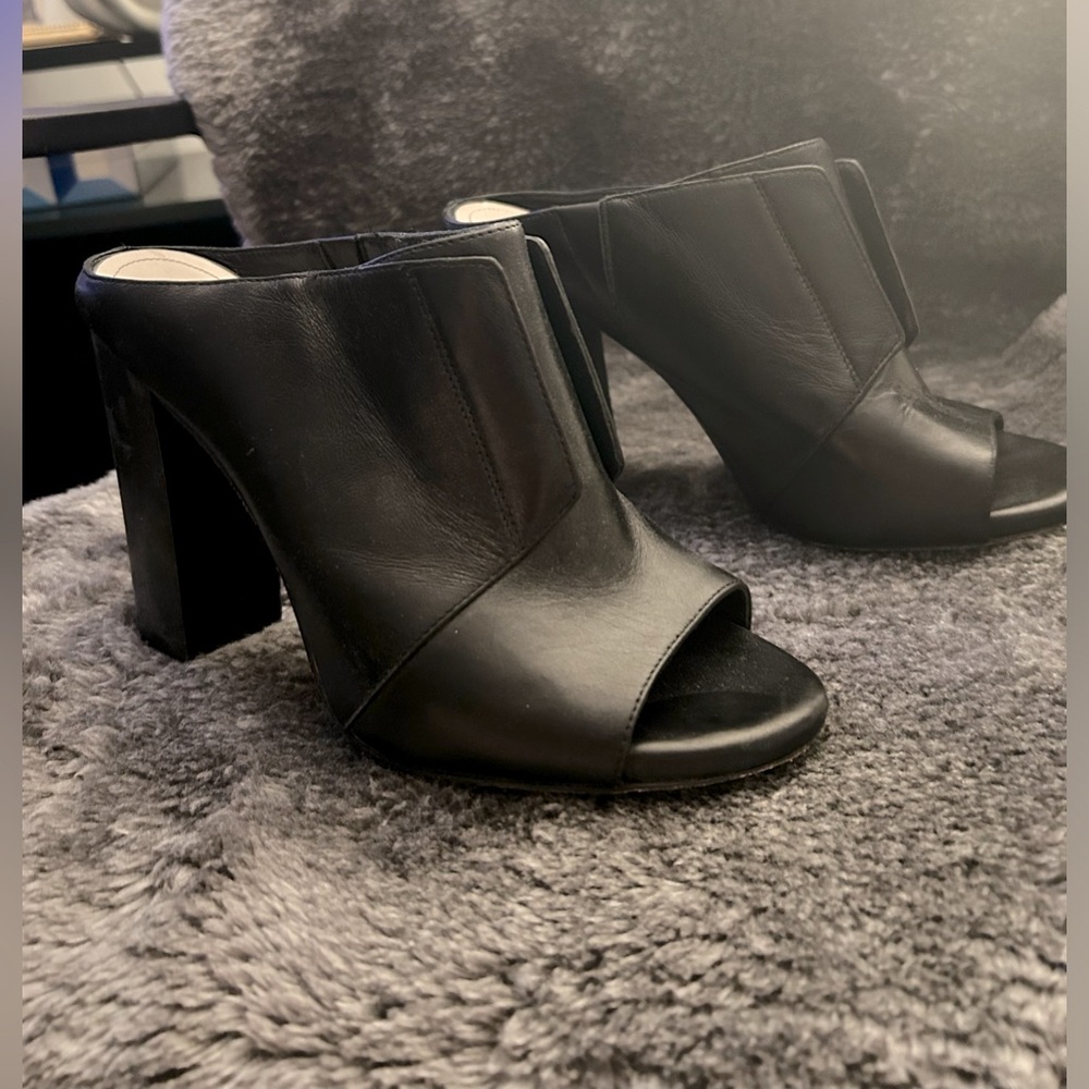 POUR LA VICTOIRE Black Leather Open Toe Mules - EUC - SIZE 8 US / 38 EU
